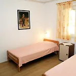 Apartman Family Friendly Seaside Apartments Vodice - 928 *
