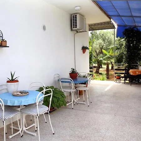 Family Friendly Seaside - 928 *