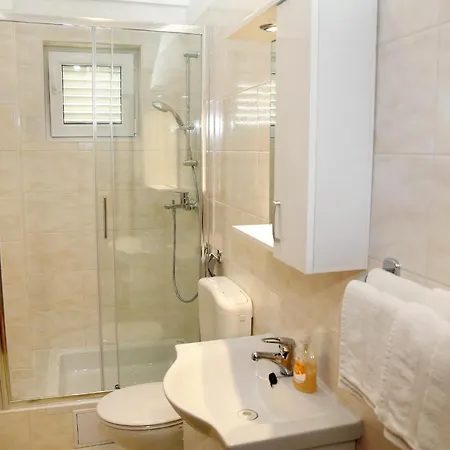 Family Friendly Seaside - 928 * וודיצה
