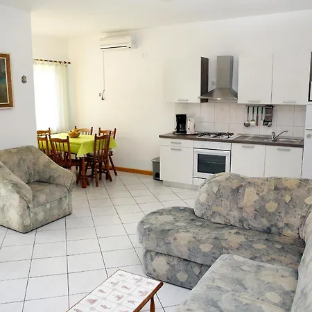 Family Friendly Seaside - 928 Appartement Vodice