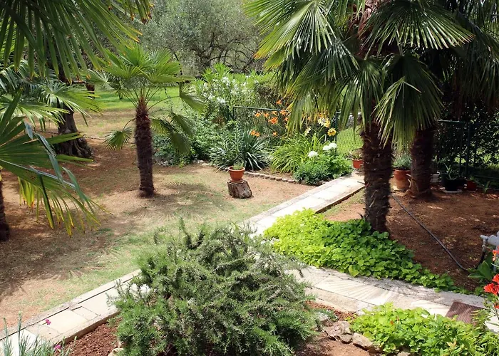 Family Friendly Seaside - 928 *