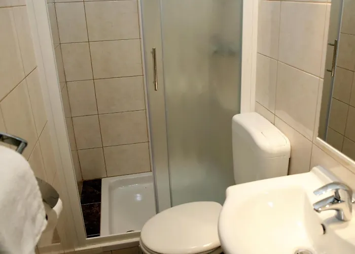 Family Friendly Seaside - 928 *