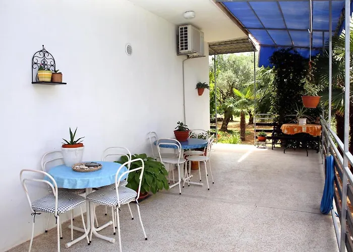 Family Friendly Seaside - 928 *